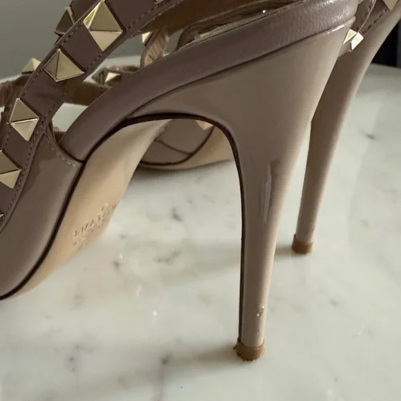 Valentino Garavani Rockstud T-Strap Pointed Toe Pump Size 38 - Picture 9 of 10